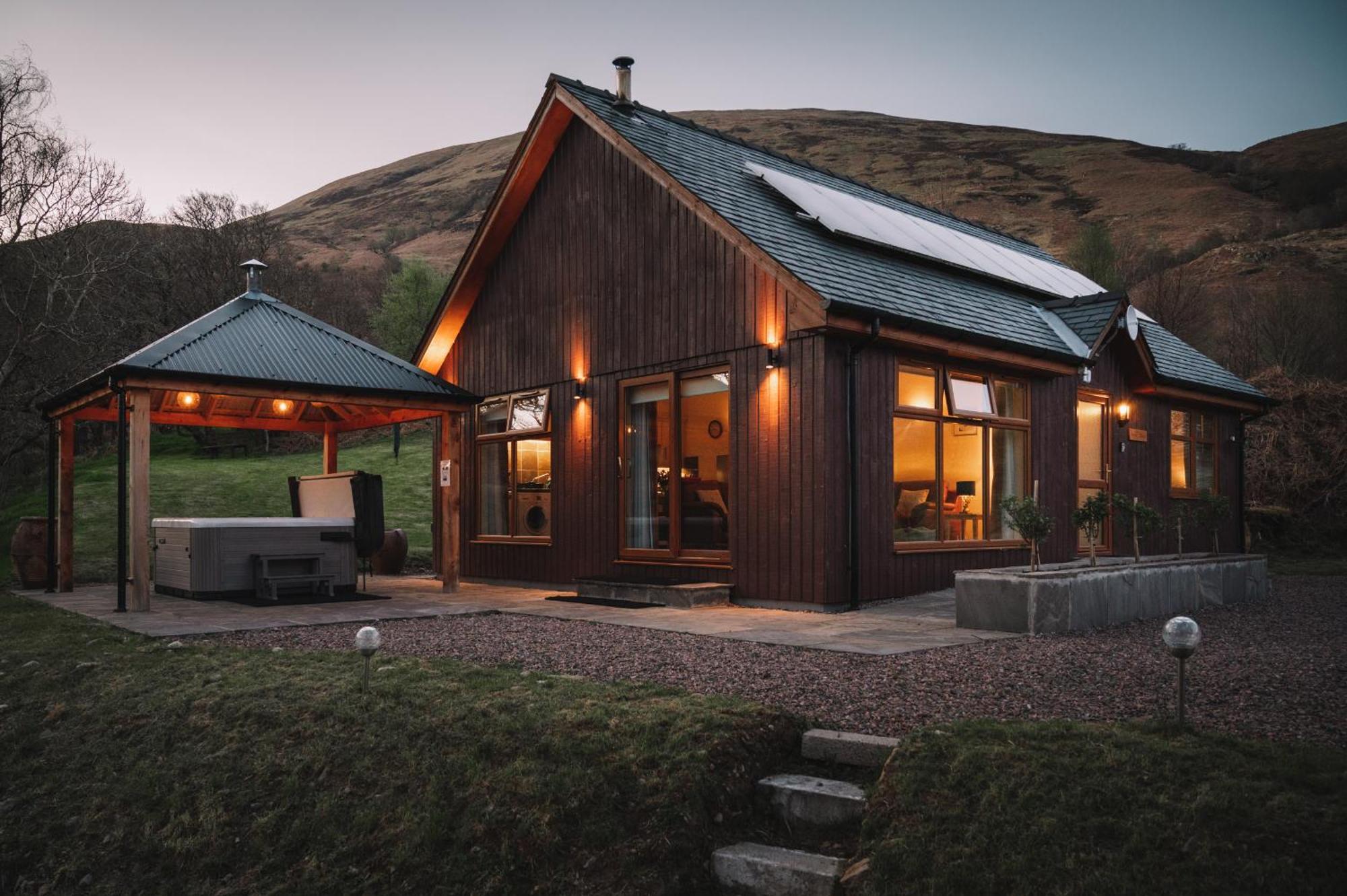 Inverskilavulin Estate Lodges فورت ويليام المظهر الخارجي الصورة